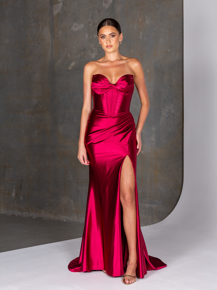 Abito da ballo rosso di Tania Olsen Dixi
