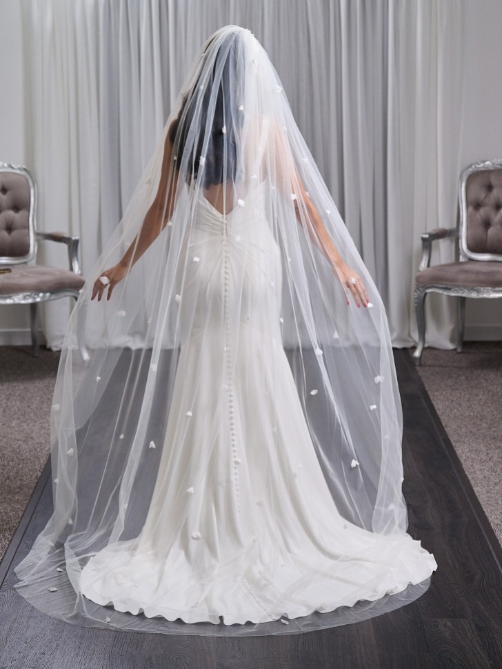 Aviemore Single Tier Italian Tulle Scattered 3D Flower Veil