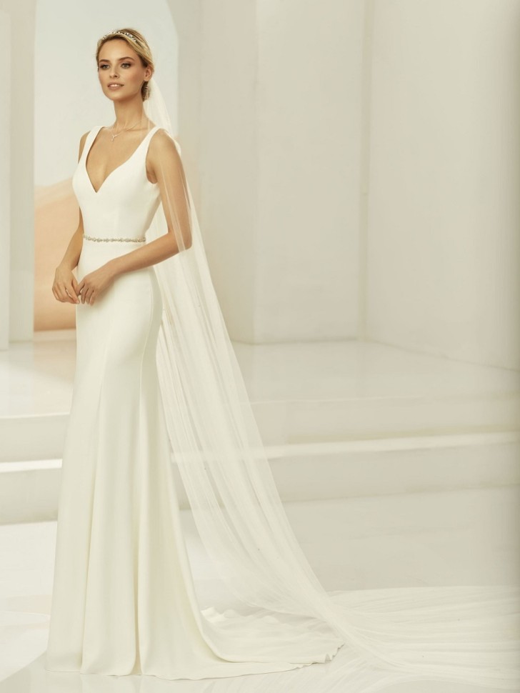 Bianco Elfenbein Einstöckiger Swarovski-Kristall-Kathedralschleier mit geschliffenem Rand S382