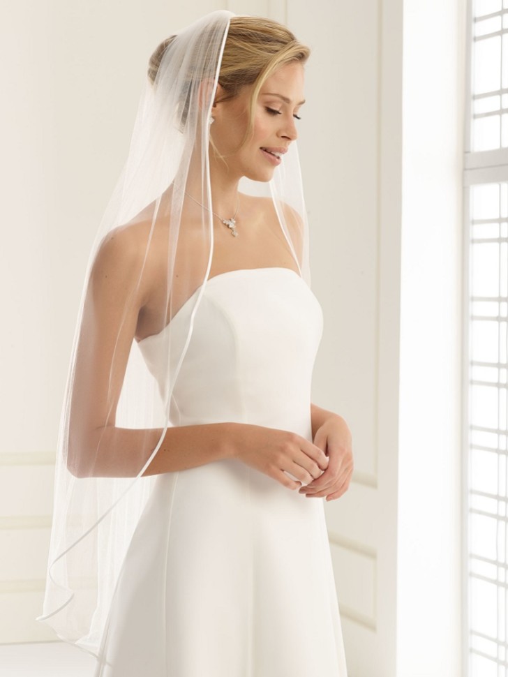 Bianco Ivory Single Tier Satin Edge Fingertip Veil S196