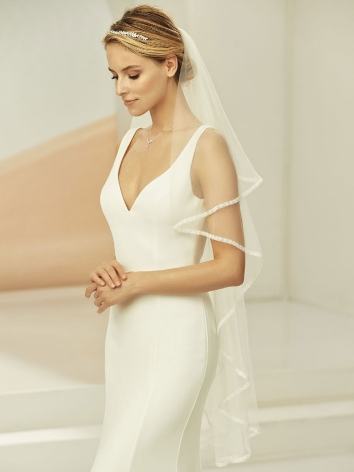Bianco Ivory Waterfall Effect Fingertip Veil with Narrow Lace Edge S365