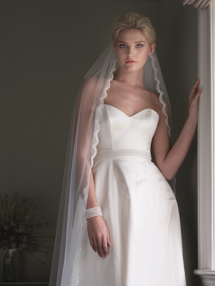Joyce Jackson Beauty Single Tier Scalloped Lace Edge Veil