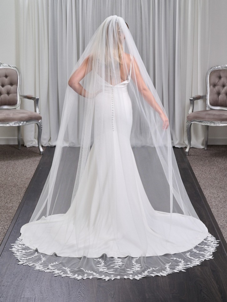 Pasadena Ivory Single Tier Lace Leaves Chapel Veil (voile de chapelle à un seul étage en dentelle)