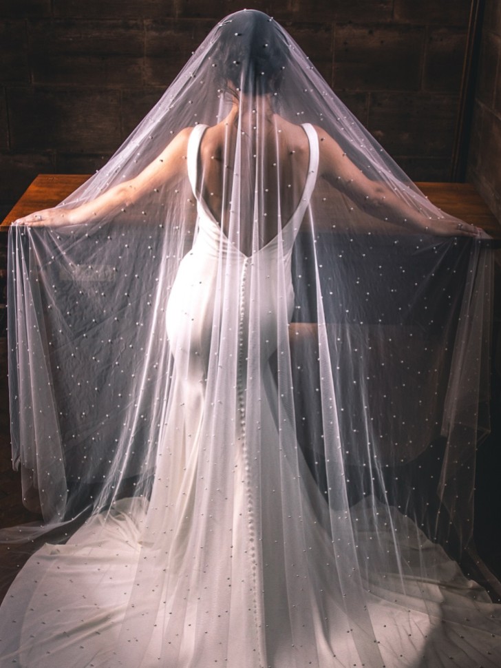 Perfect Bridal Dwupoziomowy welon katedralny w kolorze kości słoniowej, bogato zdobiony perłami