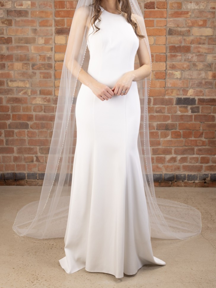 Perfect Bridal Elfenbeinfarbener einreihiger Kathedralschleier mit Perlen und Kristallrand