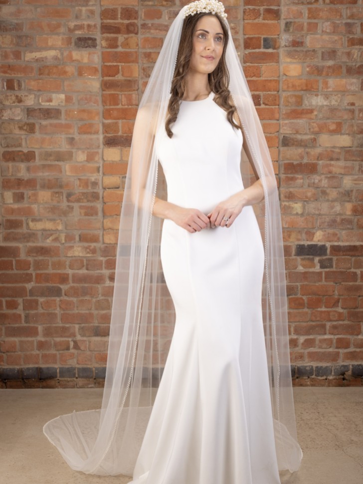 Perfect Bridal Jednoprzewiewny welon katedralny w kolorze kości słoniowej z perłową lamówką