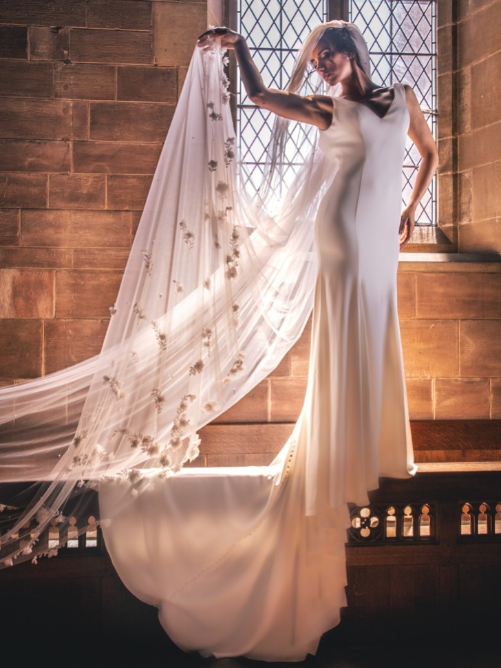 Perfect Bridal Jednowarstwowy welon katedralny w kolorze kości słoniowej z trójwymiarowymi kwiatami i perełkami