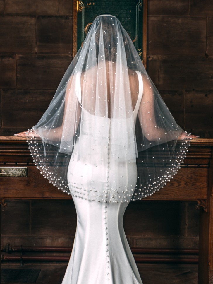 Perfect Bridal Véu curto de pérolas em dois camadas, ricamente decorado, em marfim