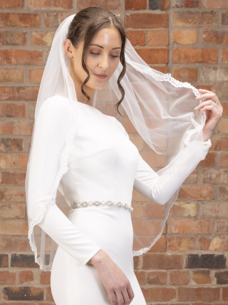 Perfect Bridal Véu curto de renda com cordões estreitos, de uma camada, em marfim