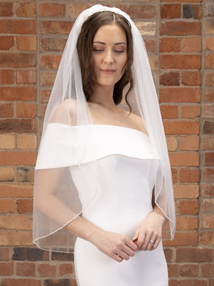Perfect Bridal Véu curto de um só camada em marfim, com borda de pérolas e cristais