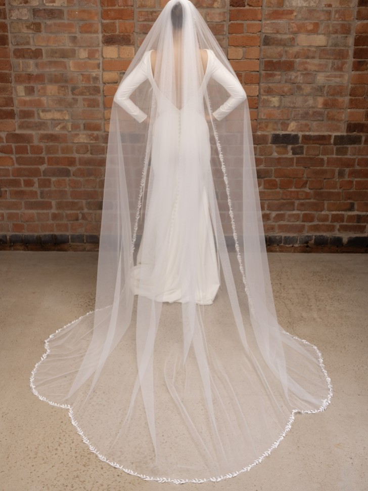 Perfect Bridal Véu de catedral de uma camada em marfim com bordado de folhas em renda