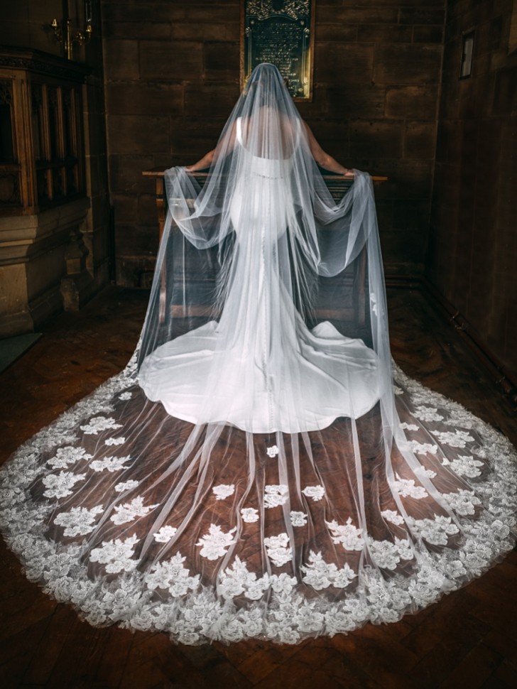 Perfect Bridal Velo de catedral de encaje floral con cuentas, de una sola capa, en color marfil y con motivos decorativos
