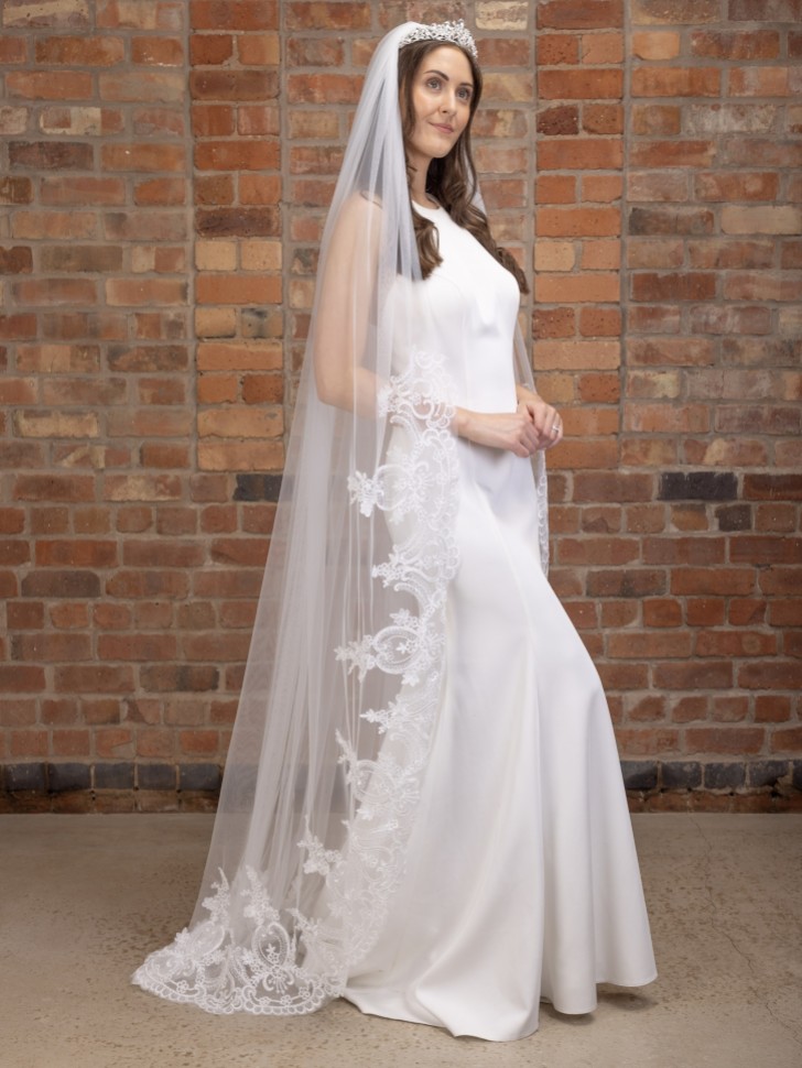 Perfect Bridal Velo largo hasta el suelo de una sola capa en color marfil con cola de encaje