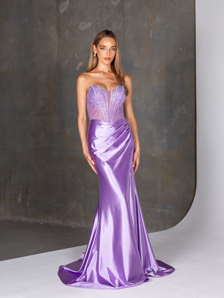 Tania Olsen – Ein weiteres lila Ballkleid
