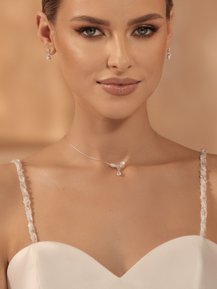 Tirantes desmontables para vestido en color blanco, con perlas finas, pedrería y abalorios