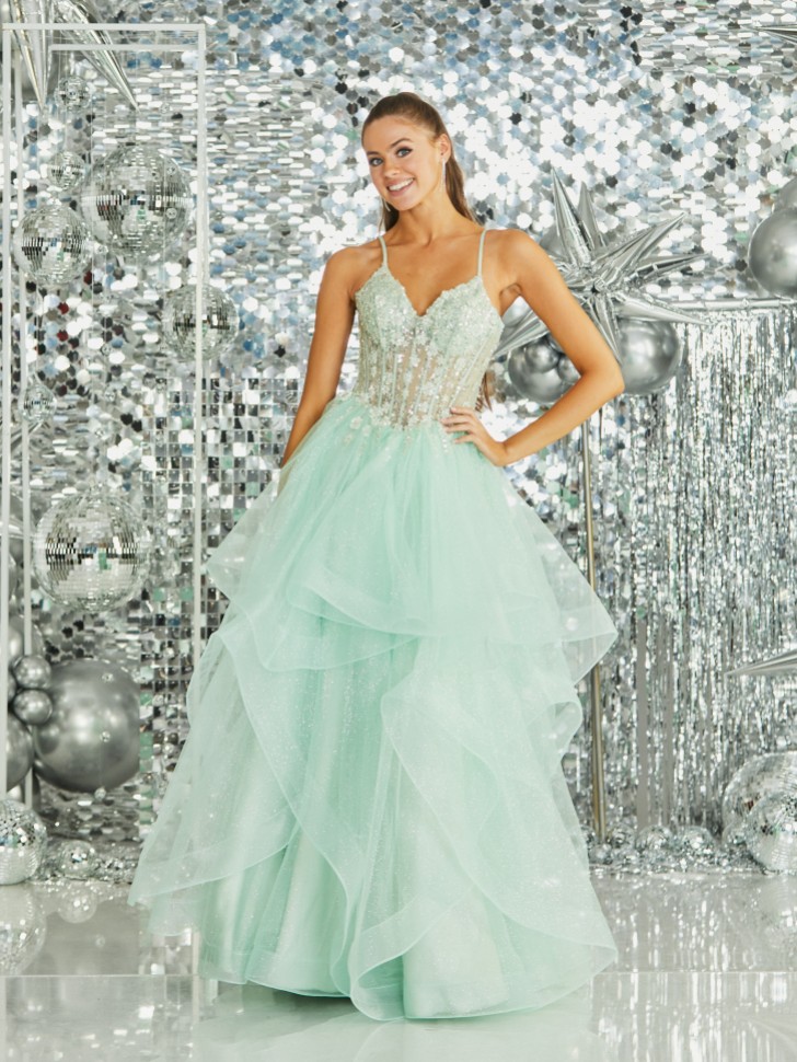 Vestido de fiesta de Tiffanys Skye en verde pálido con volantes brillantes y corpiño floral