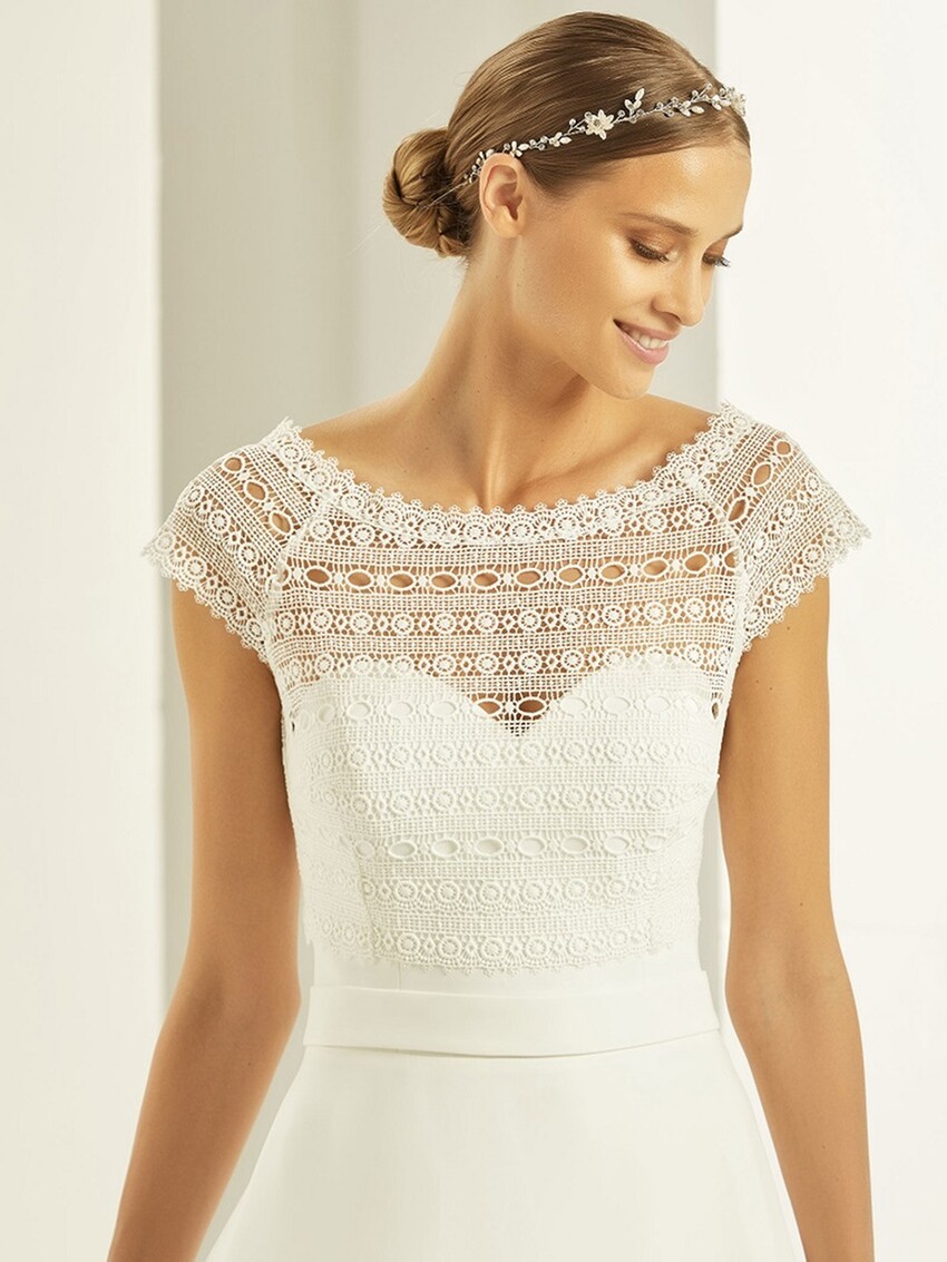 Zdjęcie: Bianco Ivory – bolerko ślubne w stylu boho z koronką i krótkim rękawem E278