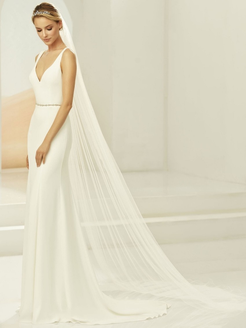 Photograph: Bianco Ivory Plain Single Tier Chapel Veil with Corded Edge S388