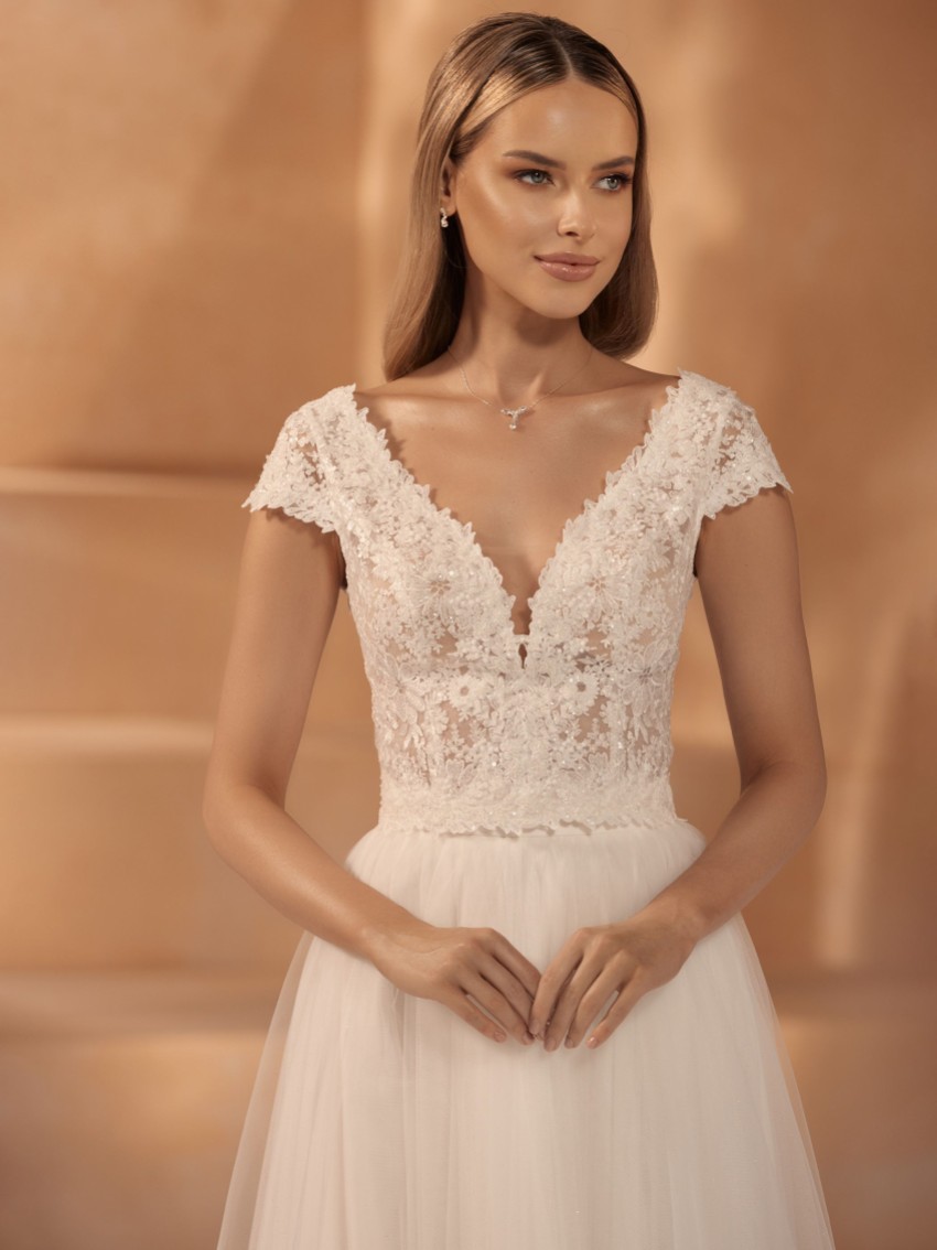 Fotografia: Bianco Ivory Sequin Lace V Neck Bridal Top E434