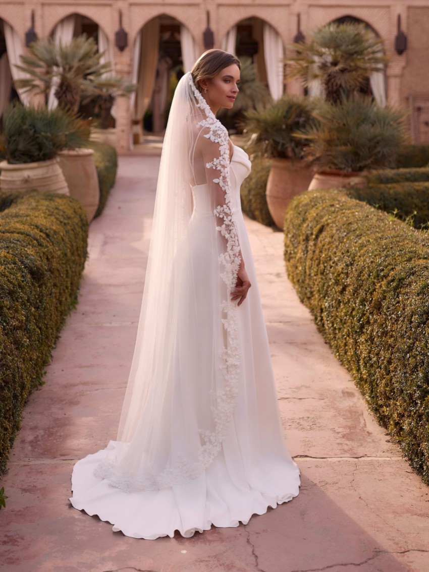 Photograph: Bianco Ivory Single Tier 3D Flower and Lace Floor Length Veil S534