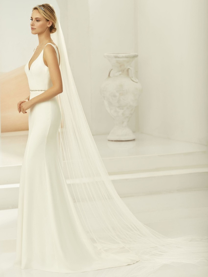 Photograph: Bianco Ivory Single Tier Satin Edge Chapel Veil S389