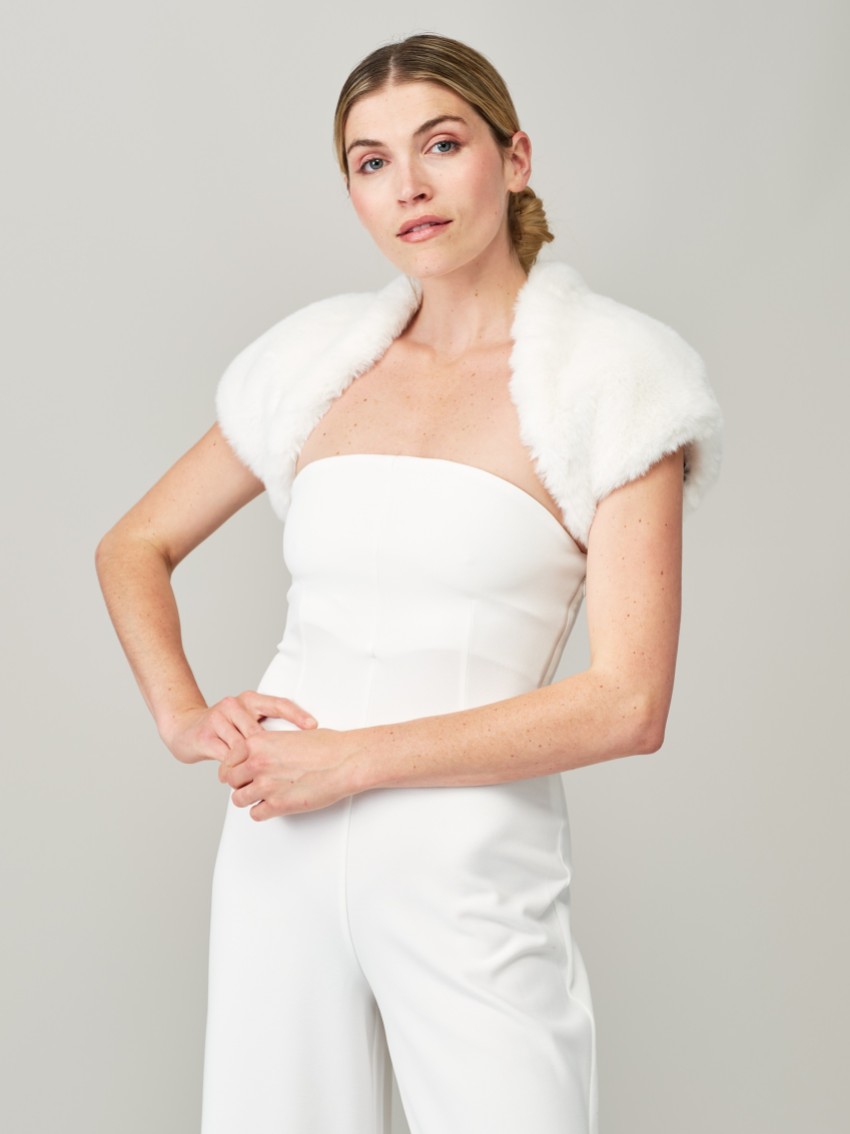 Fotografía: Helen Moore Bolero nupcial de piel sintética color marfil