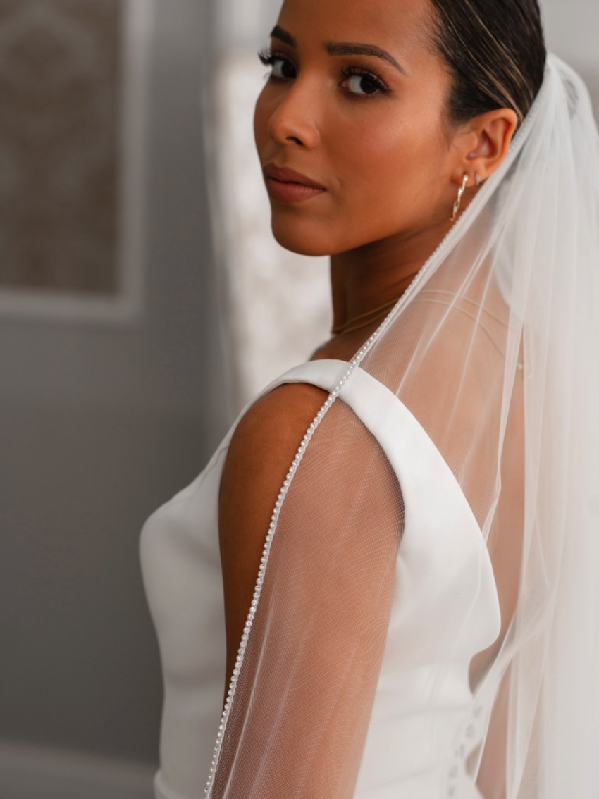 Photograph: Linzi Jay Ivory Single Tier Diamante Edge Bridal Veil TLV8147