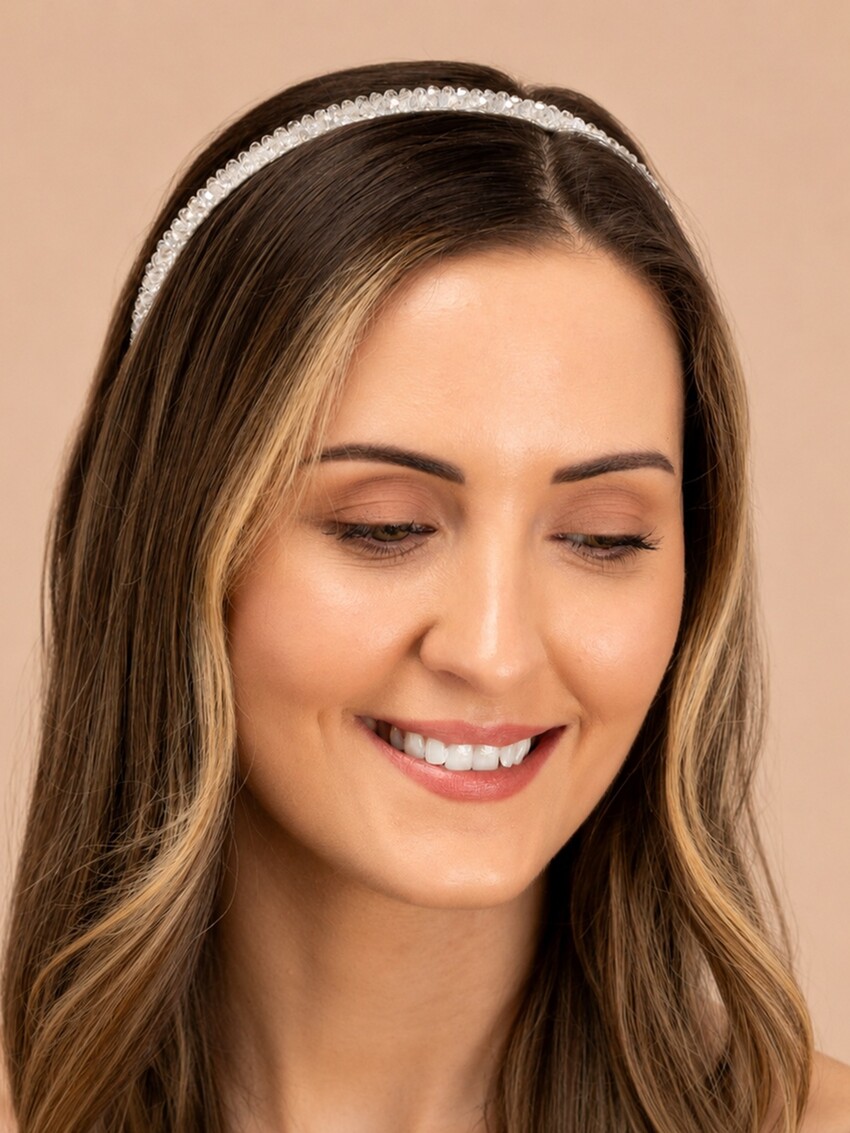 Photograph: Perfect Bridal Bandeau de mariée transparent à perles scintillantes