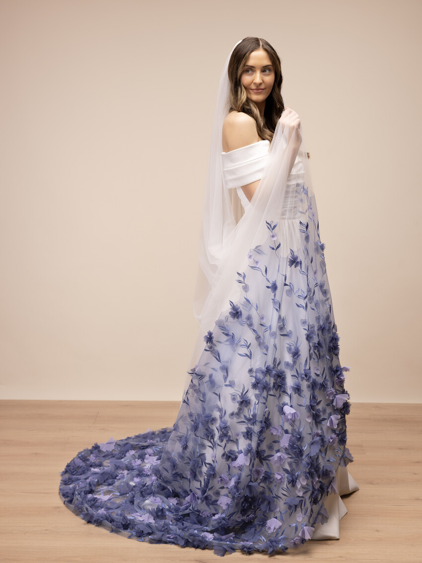 Fotografia: Perfect Bridal Blue 3D Floral Cathedral Length Veil