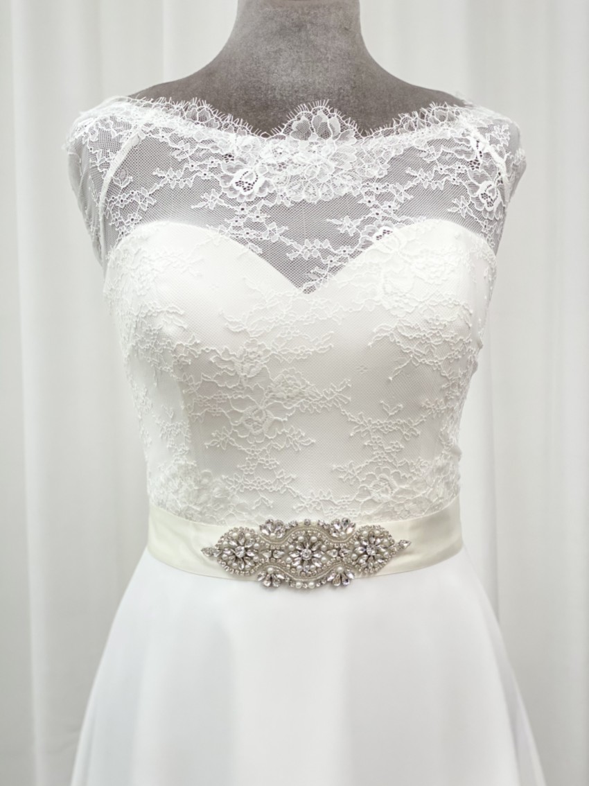 Fotografia: Perfect Bridal Cinto de vestido Isla Floral com cristais, pérolas e contas