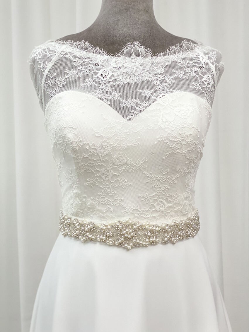 Fotografía: Perfect Bridal Cinturón de vestido con adornos de perlas y cristales «Lola»