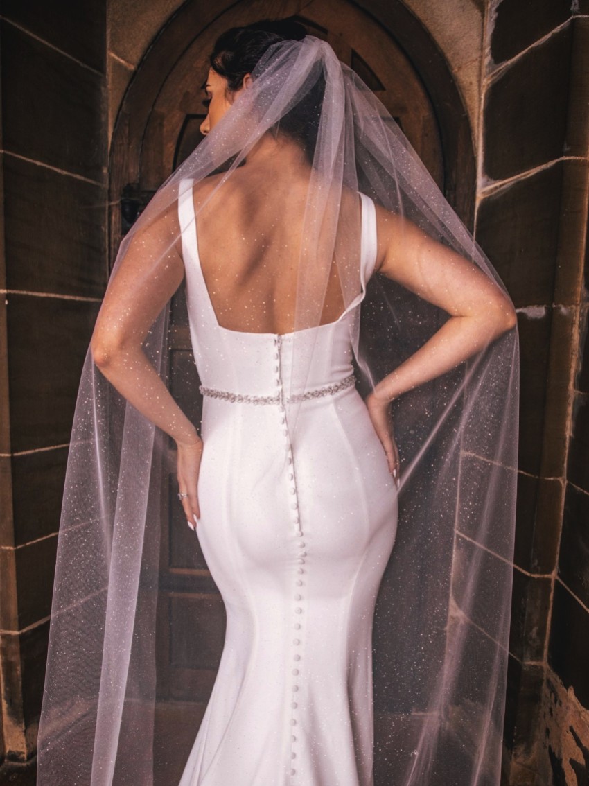 Fotograf: Perfect Bridal Elfenbeinfarbener einstufiger Glitzertüll-Schleier