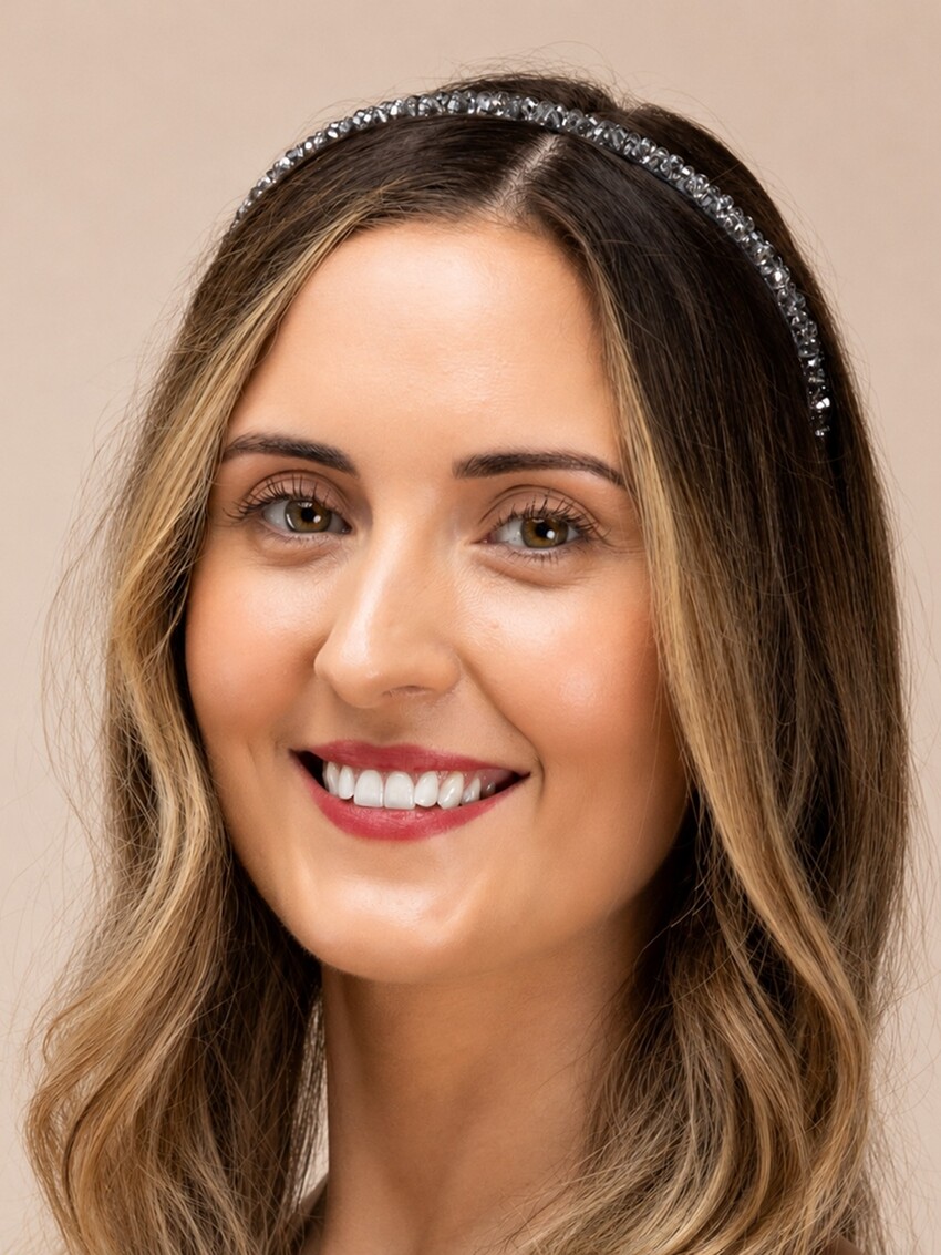 Fotografia: Perfect Bridal Fita para o cabelo de noiva com contas prateadas cintilantes