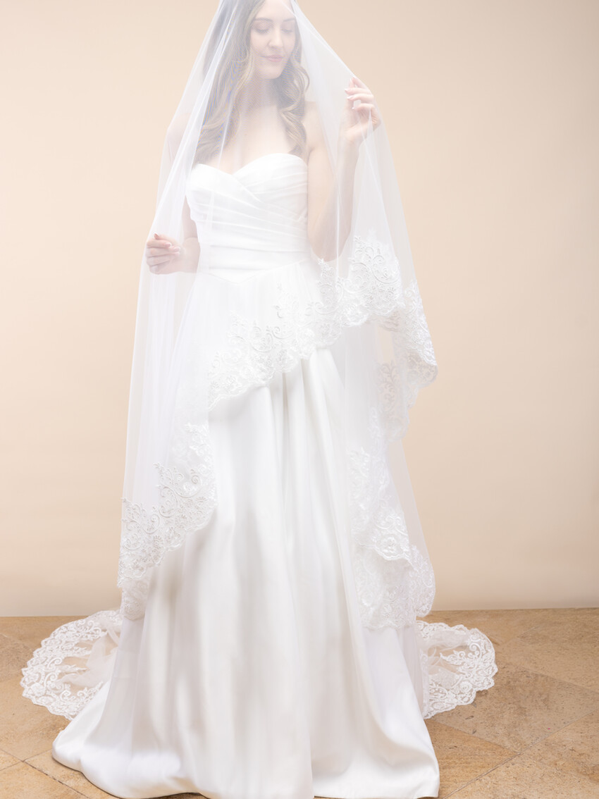 Photograph: Perfect Bridal Ivory Single Tier Lace Edge Cathedral Veil
