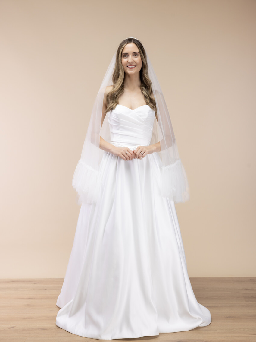 Fotografia: Perfect Bridal Ivory Single Tier Ruffle Tulle Edge Veil