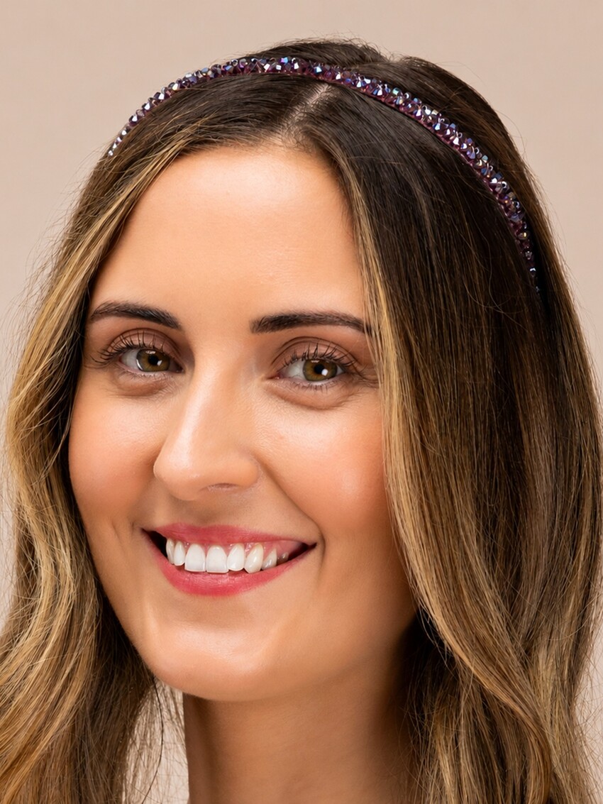 Fotograf: Perfect Bridal Schimmerndes rosa Braut-Stirnband mit Perlen