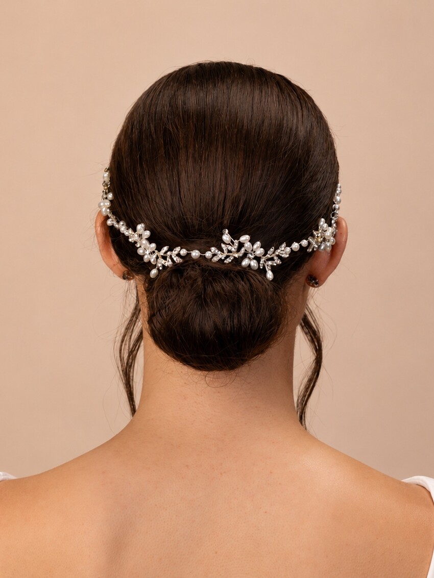 Fotografía: Perfect Bridal Silver Pearl Embellished Crystal Bridal Hair Vine