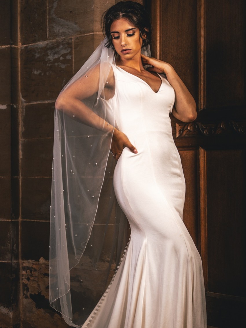 Fotografia: Perfect Bridal Véu em marfim, de uma camada, com borda em forma de lápis e pérolas espalhadas