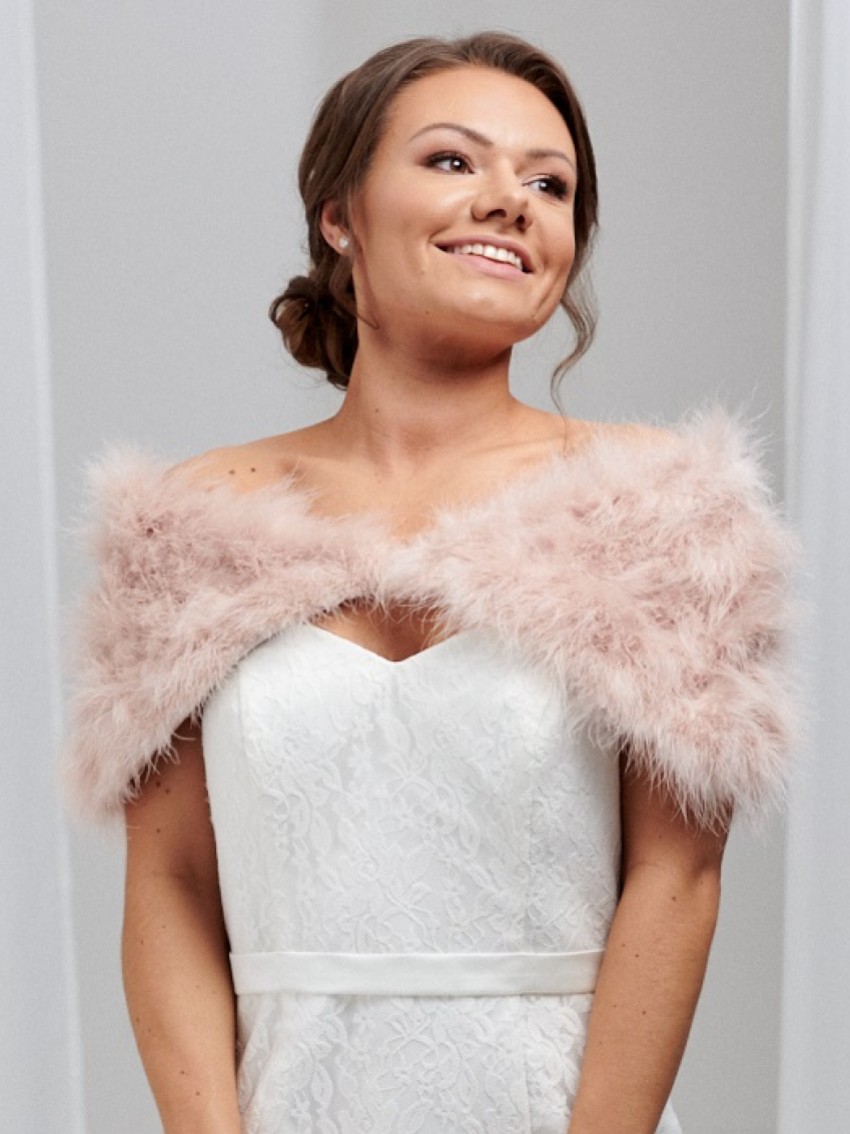 Fotograf: Scarlet Blush Feder Brautstola