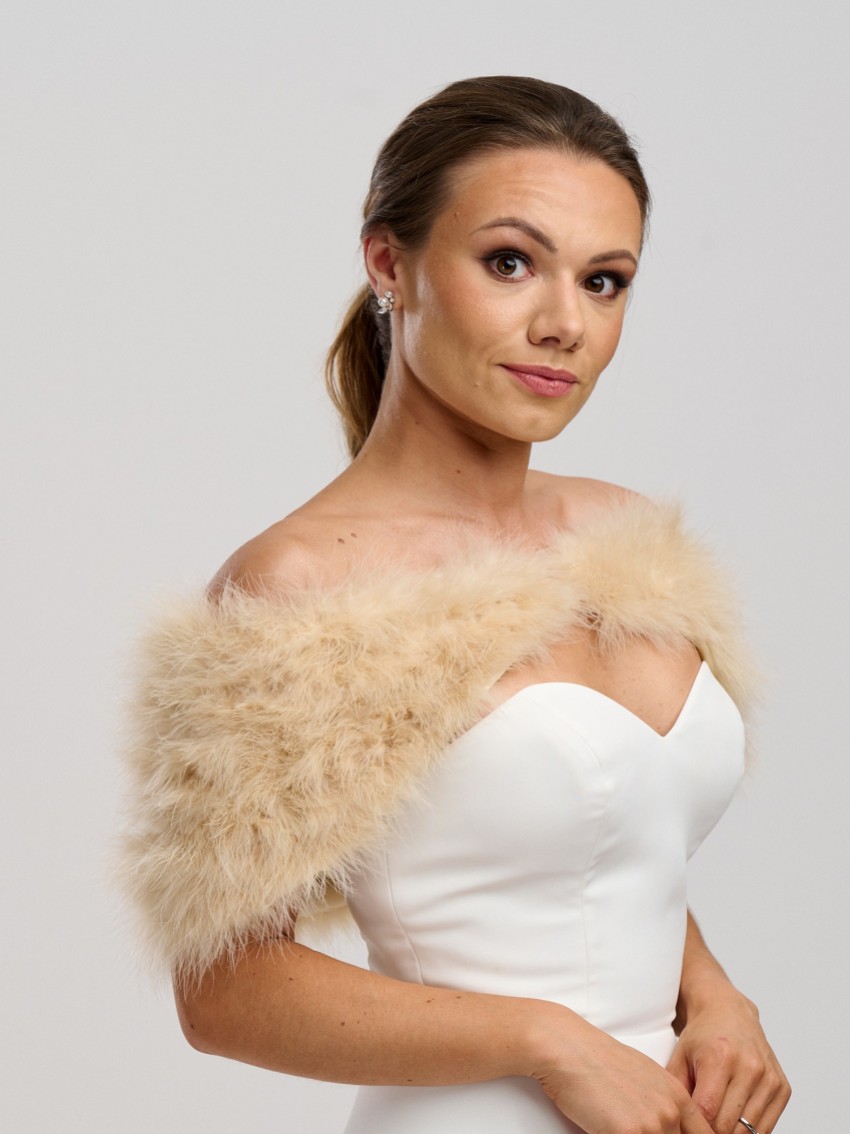 Fotograf: Scharlachrote Champagner-Feder-Brautstola