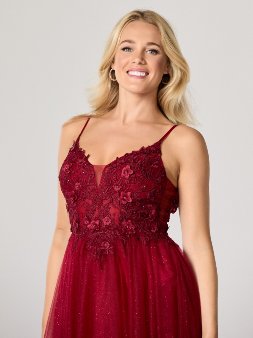 Photograph: Tiffanys Madeline Wine TFY Robe de bal