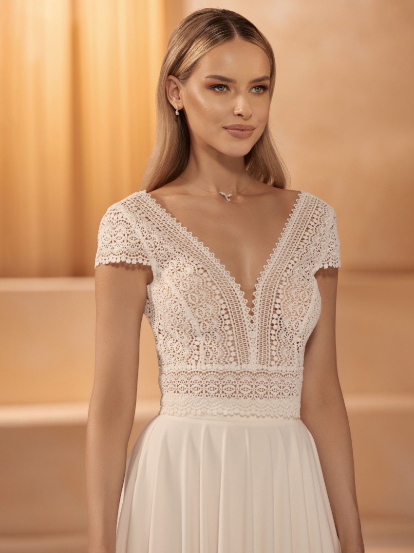 Fotografía: Top de novia de encaje boho en color marfil con mangas casquillo E436