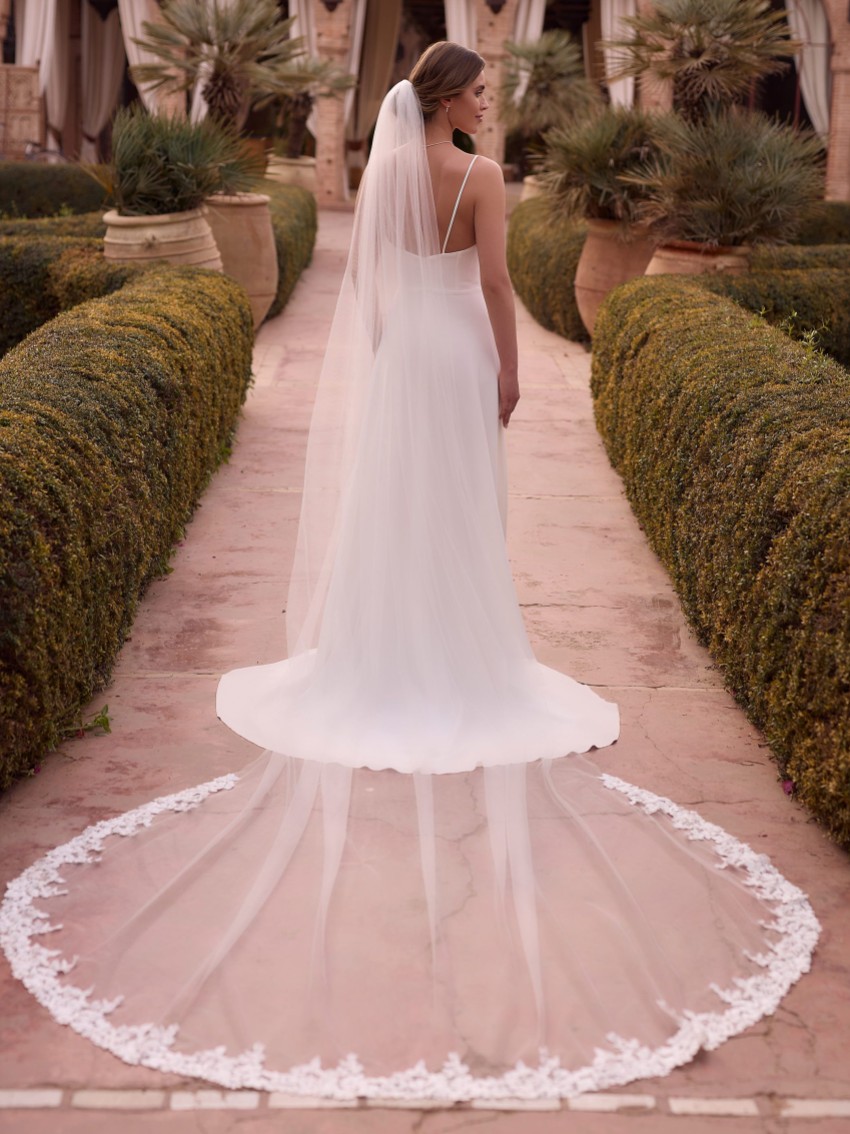 Fotografía: Velo largo de estilo real con flores y encaje en 3D, de una sola capa, en color marfil blanco (S533)