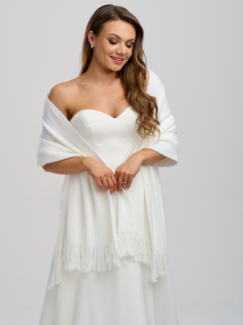 Fotografia: Xaile de casamento em malha Katya Ivory com franjas