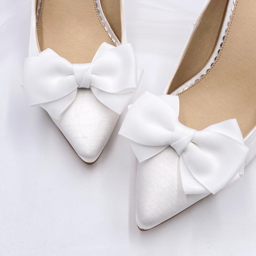 Fotografía: Adornos para zapatos Betsy con lazo grande de cinta color marfil
