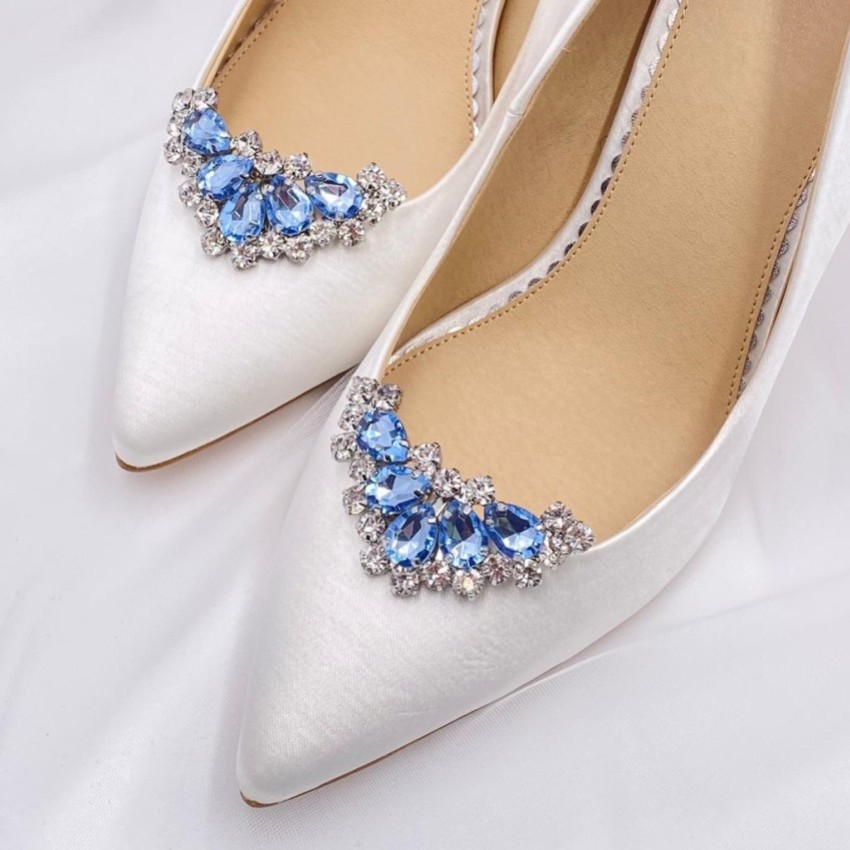 Fotografía: Adornos para zapatos de cristal de zafiro claro de Arcadia