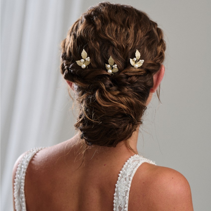 Fotografía: Arianna Conjunto de 3 horquillas con perlas y hojas Aurelia ARP635