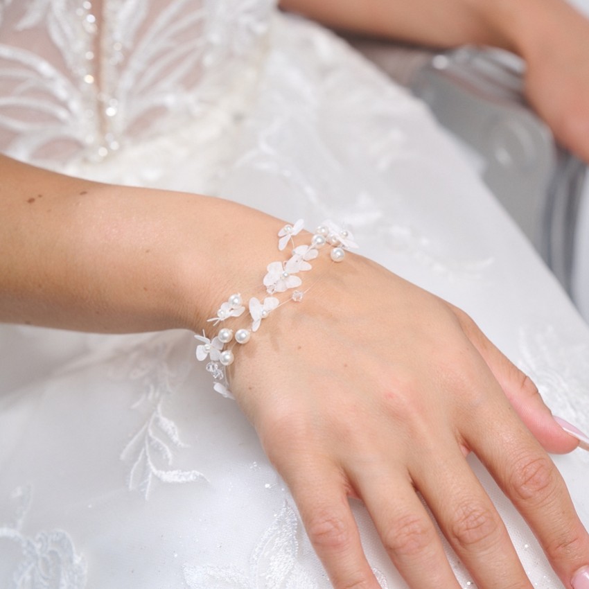 Photograph: Bracelet de fleurs en perles et cristaux Elfin Illusion