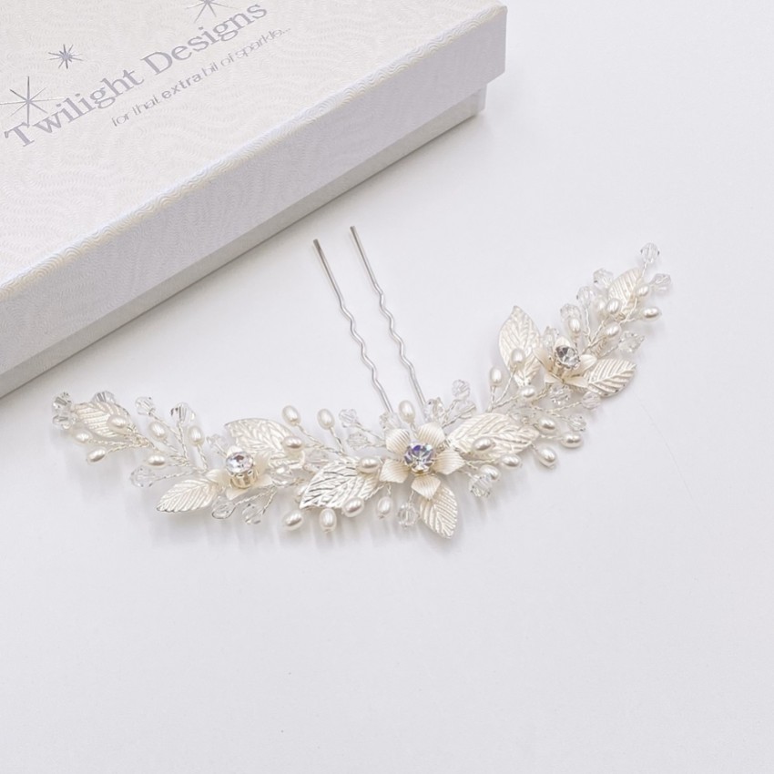 Fotograf: Carlene Silber Blumen und Blätter Haarnadel