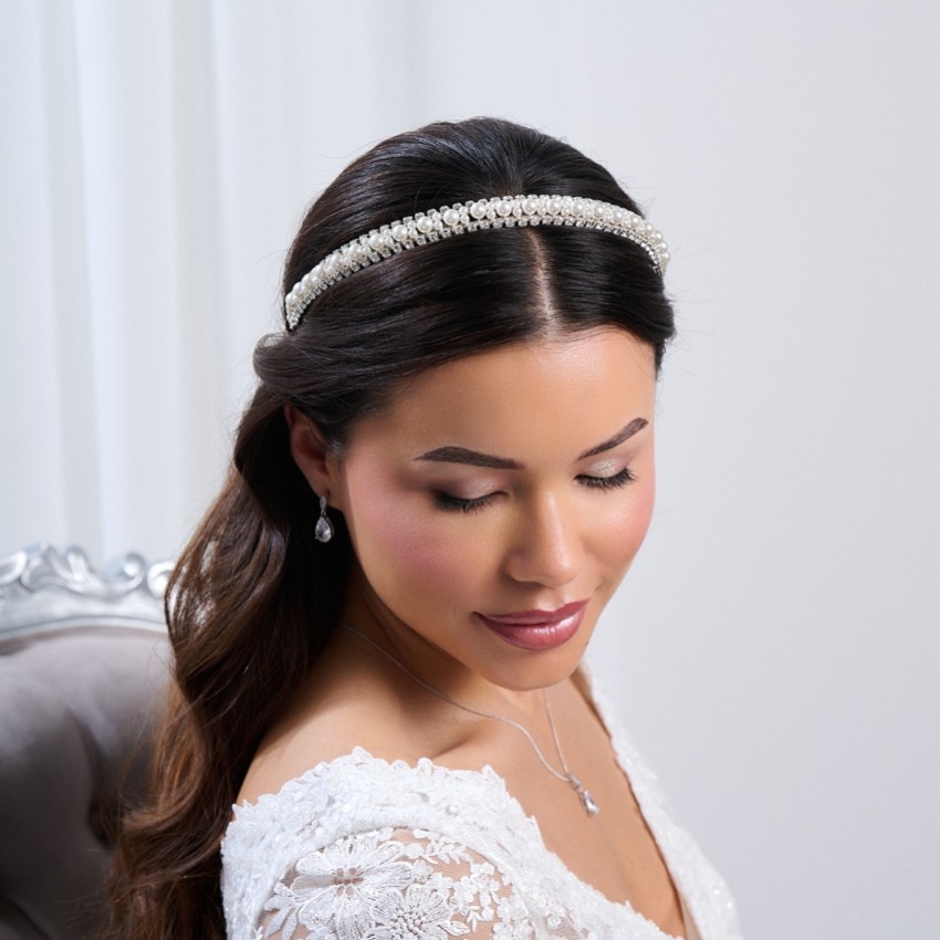 Fotografia: Cerchietto da sposa vintage Adelphi con perle e cristalli